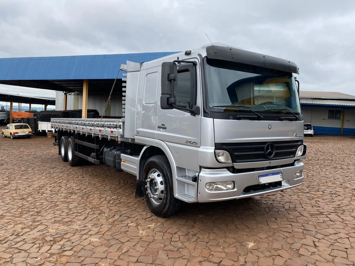 Mercedes-Benz Atego 2425 6x2 – 2011/2012 | Manual | 671.278 km