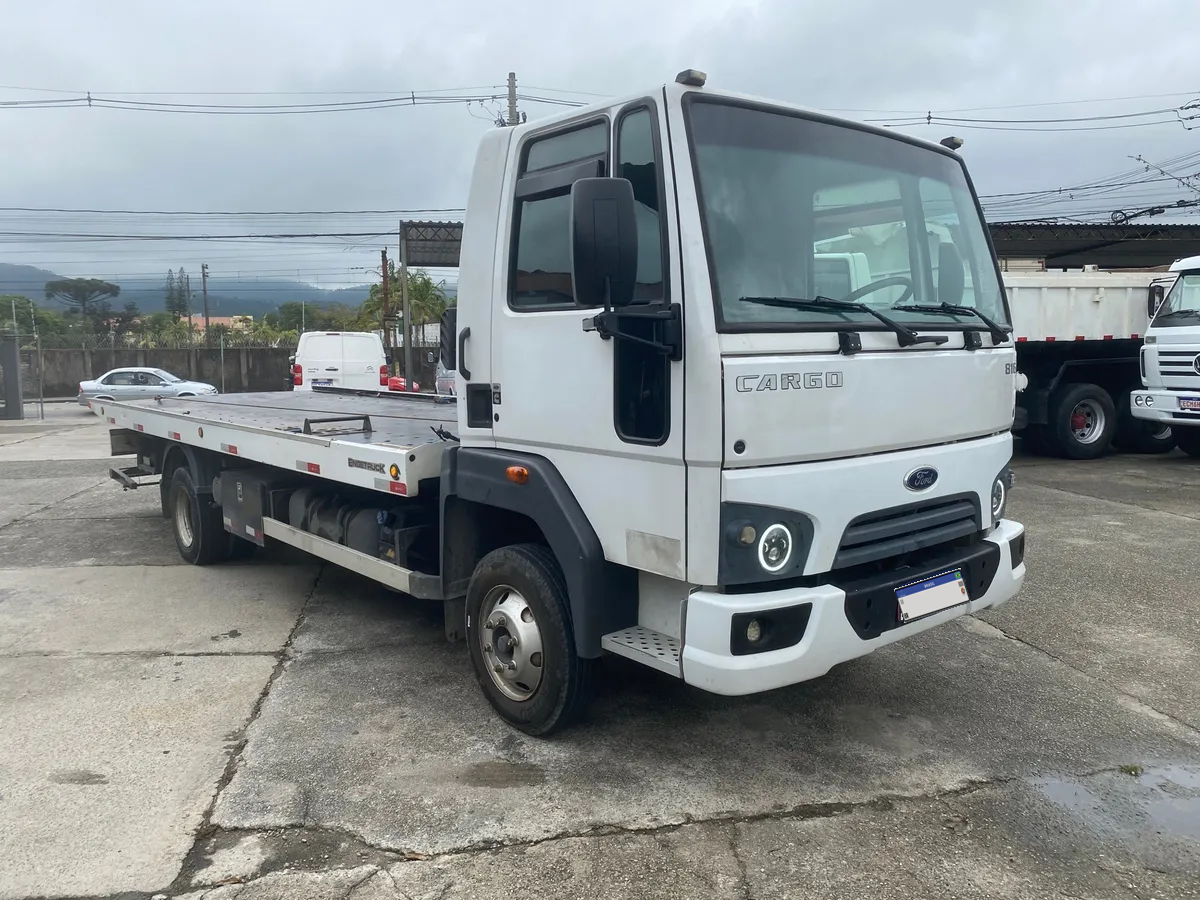Ford Cargo 816S Guincho Plataforma – 2017 | Manual | 415.000 km