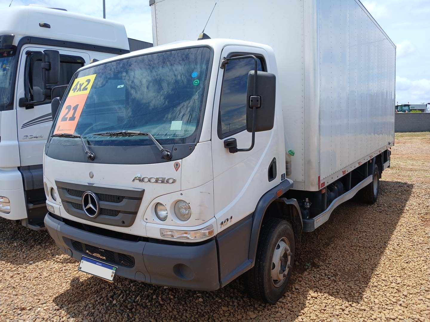Mercedes-Benz Accelo 1016 CE – 2021/2021 | Manual | 250.363 km