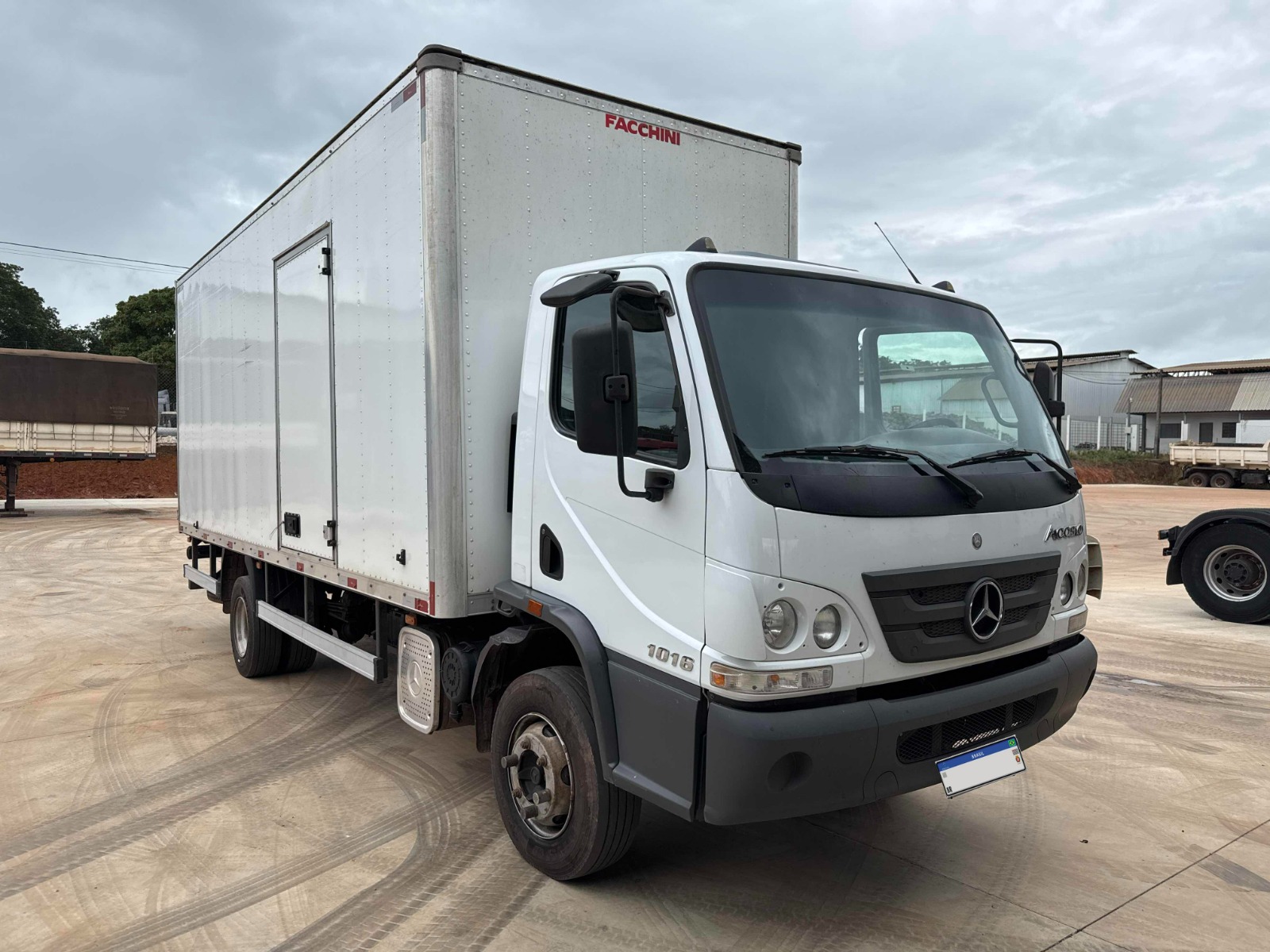 Mercedes-Benz Accelo 1016 CE – 2021/2021 | Manual | 413.909 km