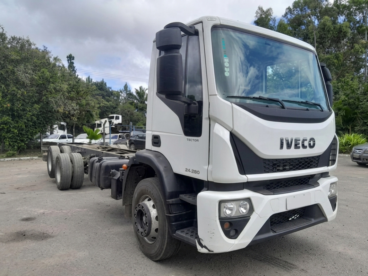 Iveco Tector 240E28 – 2021/2022 | Manual | 25.753 km